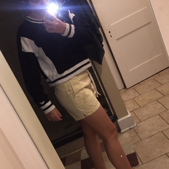 Women's Yellow Abercrombie & Fitch Boat Shorts - Picture 4 of 4